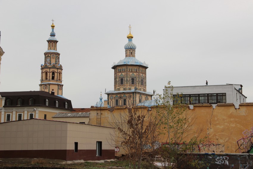 Собор Петра и Павла, Вахитовский район (Казань, город, Республика Татарстан). архитектурные детали, Вид от станции метро Кремлевская, на улице Профсоюзная