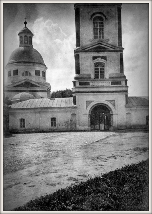 Вязьма. Церковь Петра и Павла. архивная фотография, вид основания снесенной колокольни