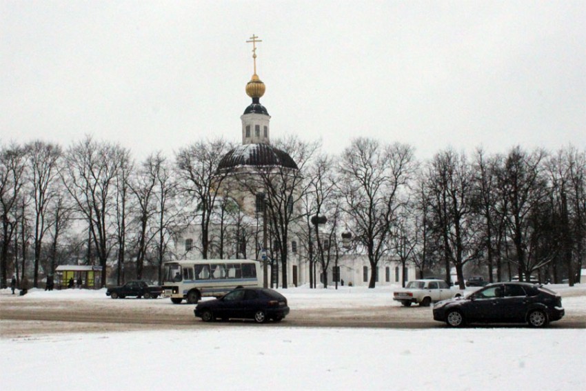 Церковь Рождества Пресвятой Богородицы, Вязьма (Вяземский район, Смоленская область). общий вид в ландшафте
