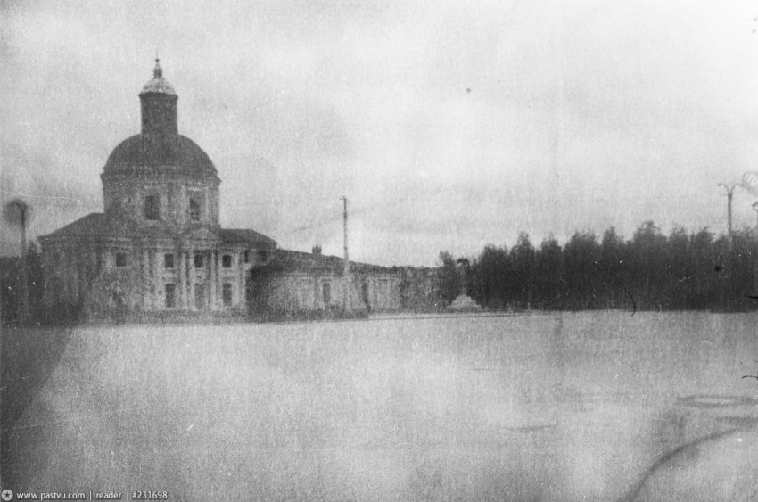Церковь Рождества Пресвятой Богородицы, Вязьма (Вяземский район, Смоленская область). архивная фотография, Фото с сайта pastvu.ru .Фото 1960-х годов .Краеведческий музей 