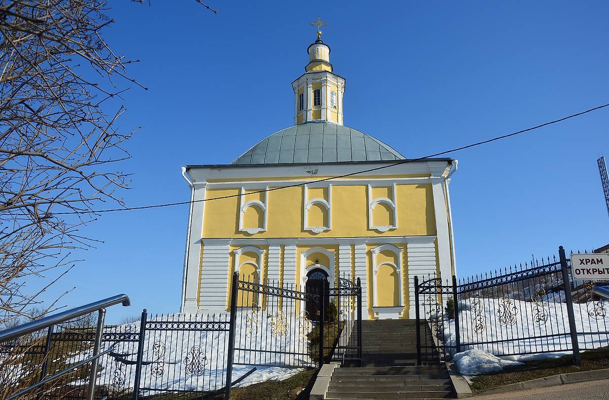 общий вид в ландшафте. Церковь Благовещения Пресвятой Богородицы на Соборной горе, Смоленск (Смоленск, город, Смоленская область)