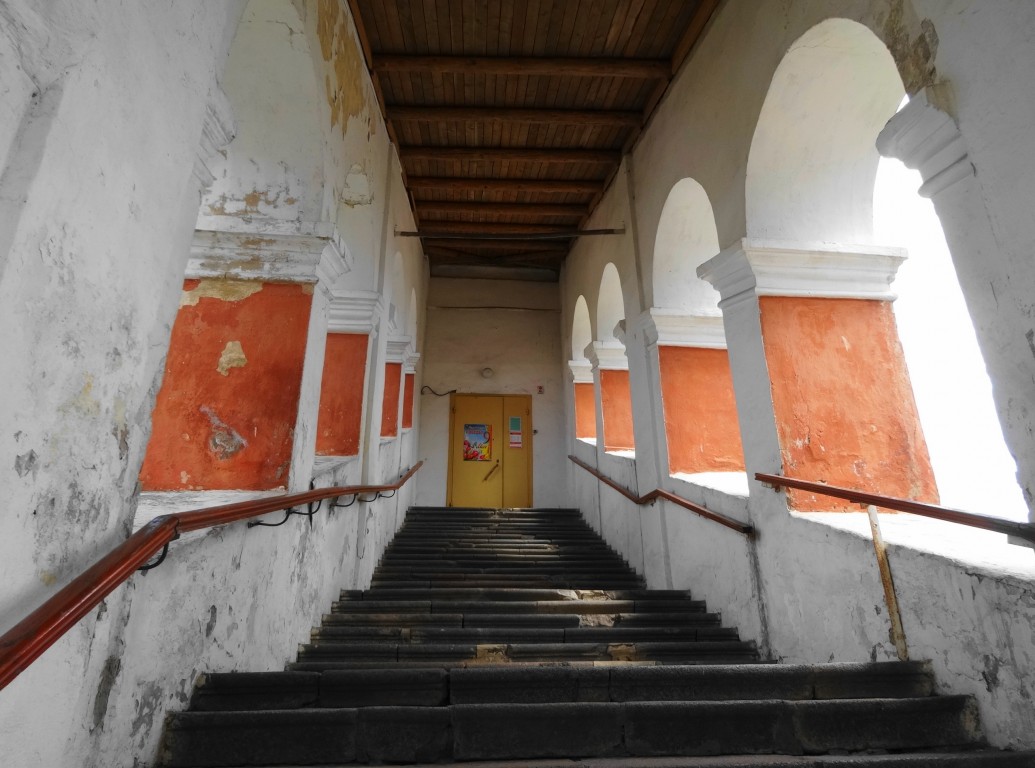 Церковь Николая Чудотворца (Нижне-Никольская), Смоленск (Смоленск, город, Смоленская область). дополнительная информация, лестница в верхний храм