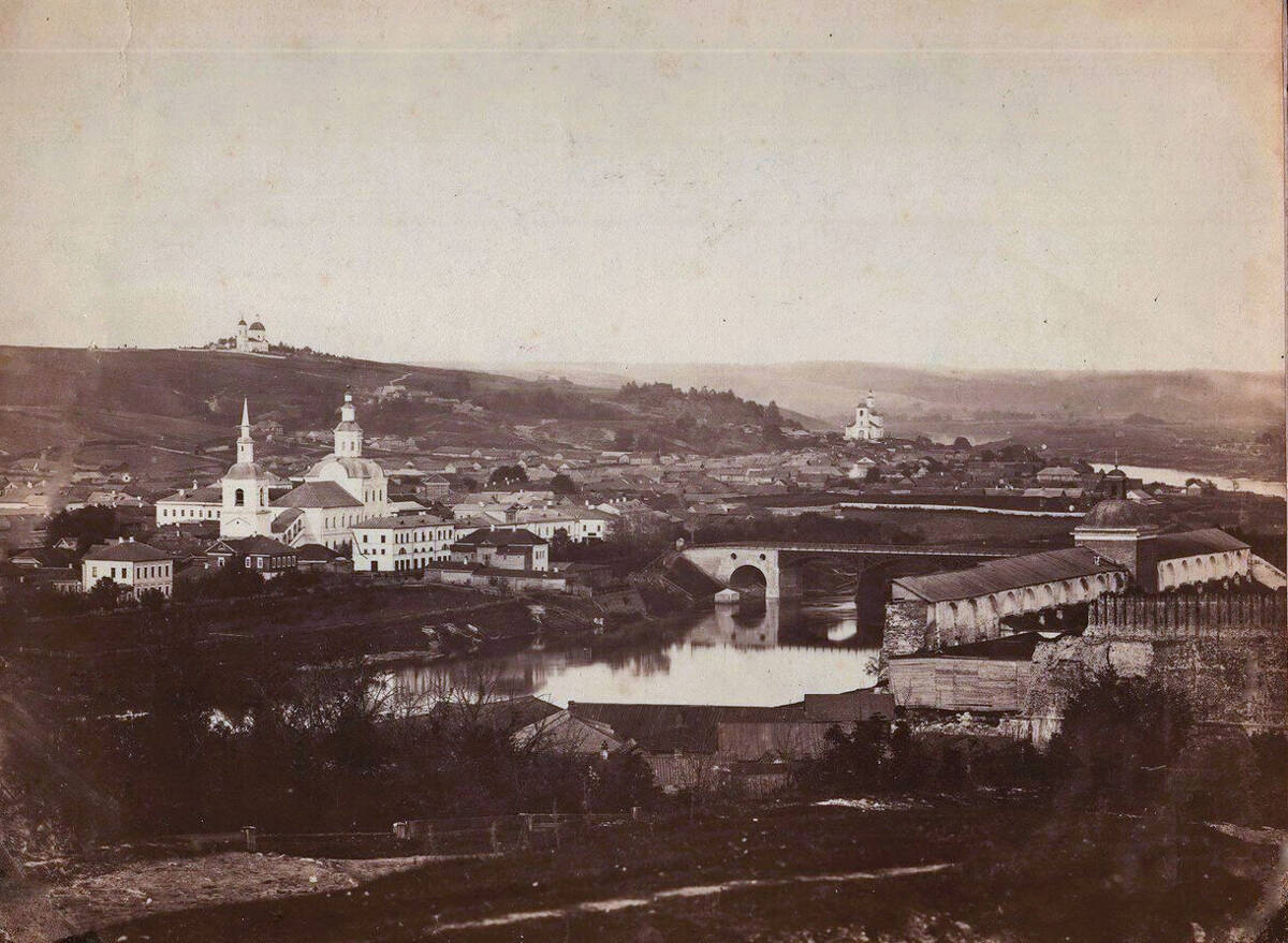 Церковь Николая Чудотворца (Нижне-Никольская), Смоленск (Смоленск, город, Смоленская область). архивная фотография, Никольский храм - чуть левее от центра. Фото 1900-х гг.