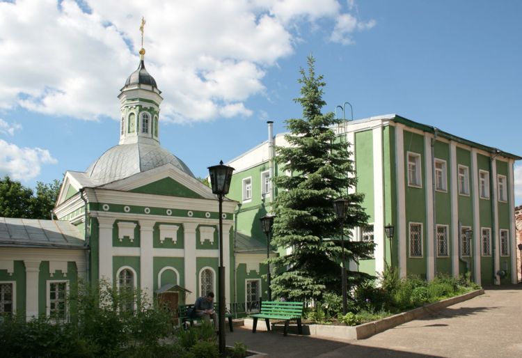 Смоленск. Церковь Покрова Пресвятой Богородицы при Духовной семинарии. фасады