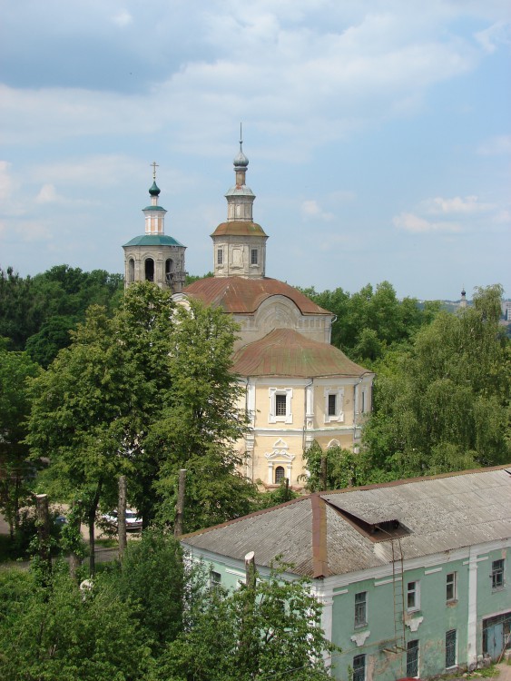 Смоленск. Авраамиев монастырь. общий вид в ландшафте, Вид с крепостной стены. На переднем плане - здание келий