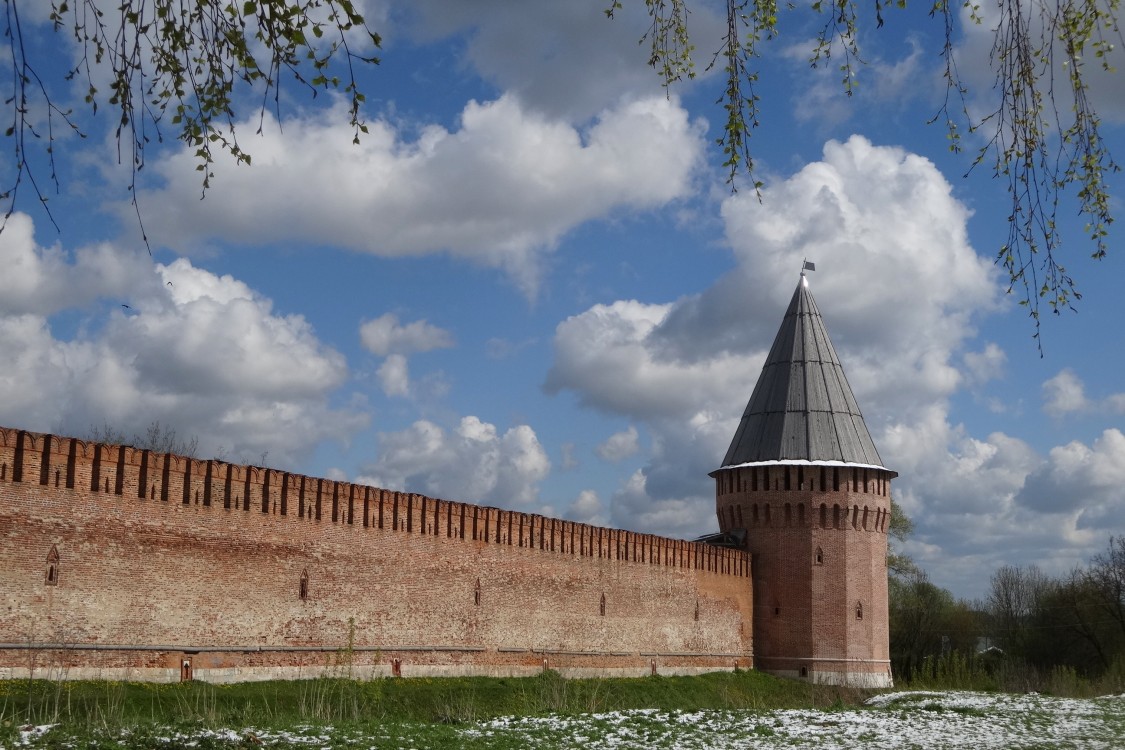Смоленск. Авраамиев монастырь. дополнительная информация, Заалтарная башня (вид с внешней стороны крепости)