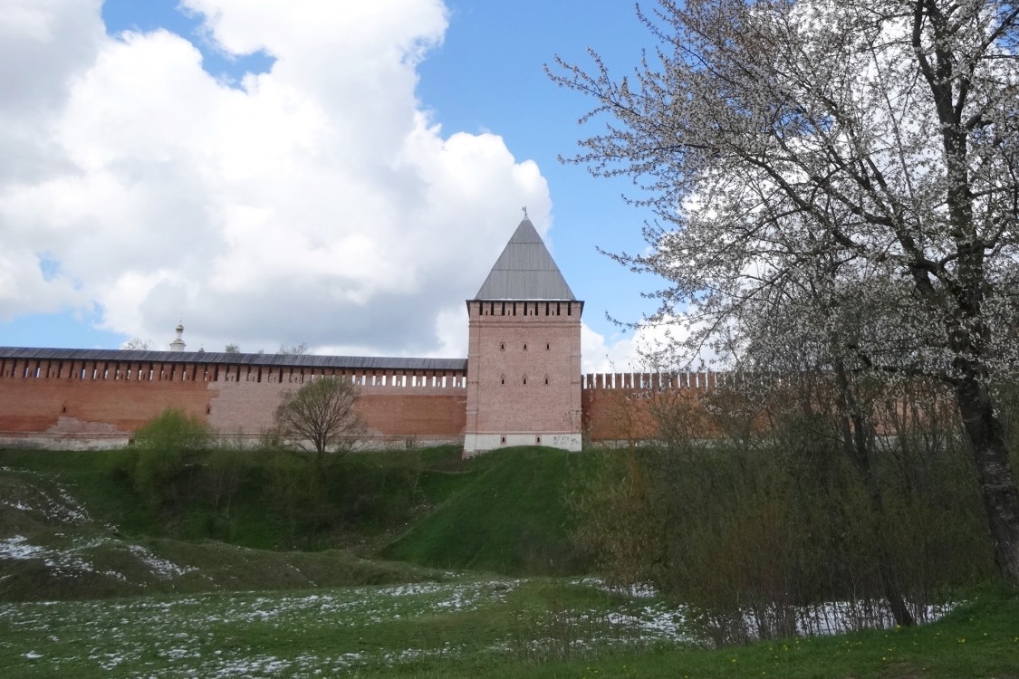 Смоленск. Авраамиев монастырь. дополнительная информация, Авраамиевская башня (вид с внешней стороны крепости)