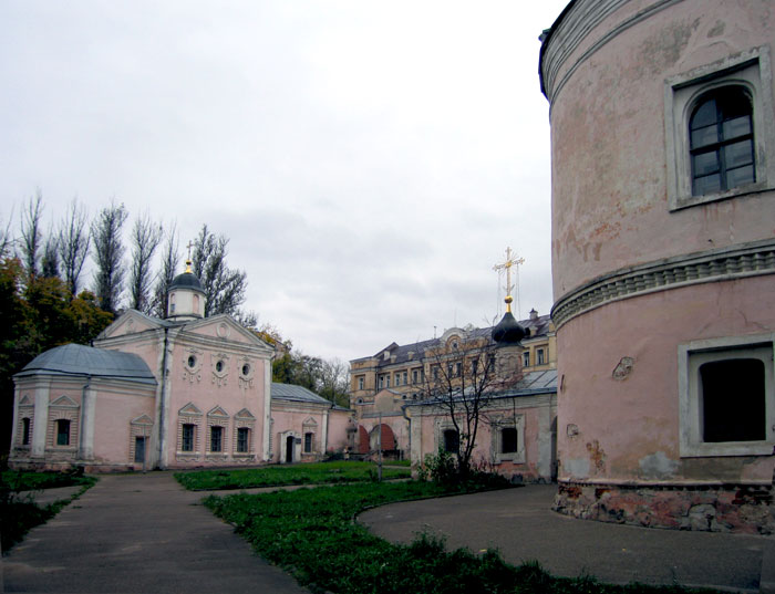 Смоленск. Троицкий монастырь. фасады