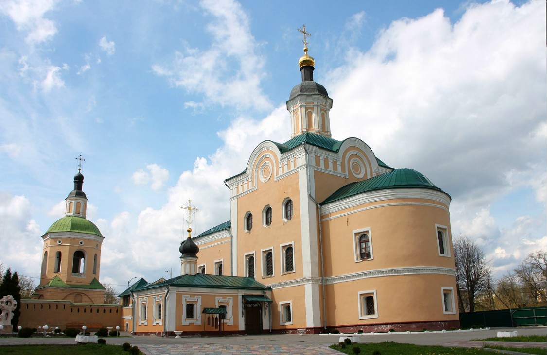 Троицкий монастырь, Смоленск (Смоленск, город, Смоленская область). фасады, Колокольня и Троицкий собор. Вид с юго-востока