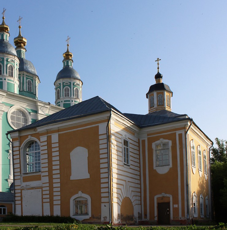 Смоленск. Церковь Иоанна Предтечи на Соборном дворе. фасады, Вид на южный и западный фасады
