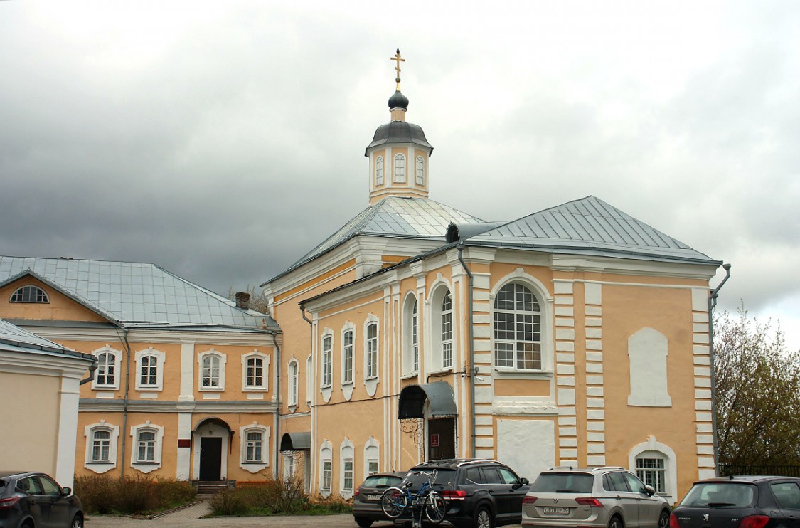 Смоленск. Церковь Иоанна Предтечи на Соборном дворе. фасады, Вид с Соборова двора