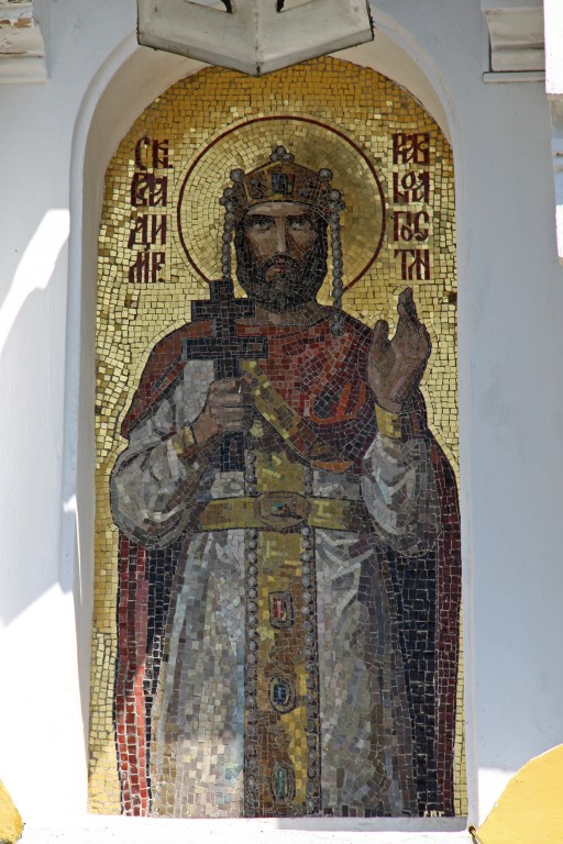 Собор Владимира равноапостольного, Киев (Шевченковский район, Украина, г. Киев). архитектурные детали, Князь Владимир. Мозаика над входом.