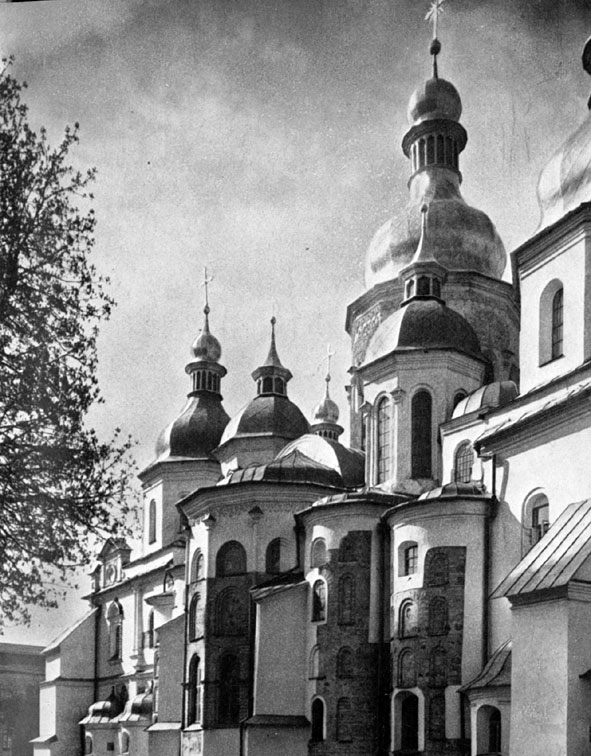Восточная часть. Источник: Лукомский Г.К. «Киев: церковная архитектура XI–XIX века; византийское зодчество; украинское барокко». Мюнхен, 1923 г., архивная фотография. Собор Софии, Премудрости Божией, Старый Киев (Шевченковский район, Украина, г. Киев)