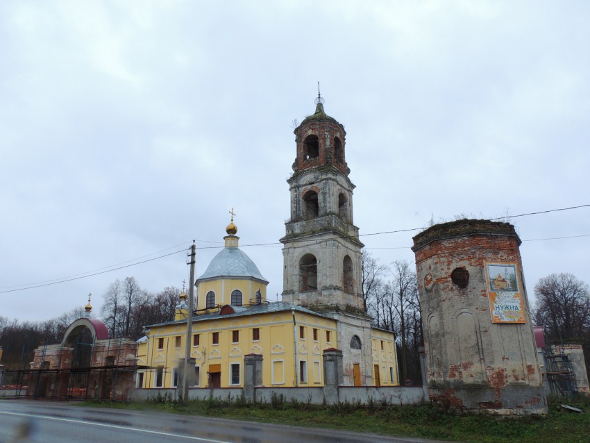 Церковь Троицы Живоначальной, Троицкое-Лобаново (Ступинский городской округ, Московская область). фасады