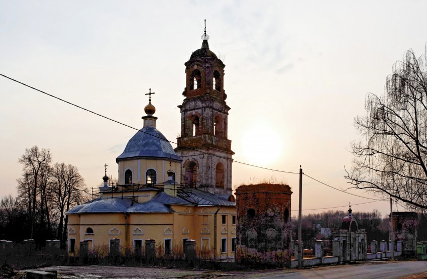 Троицкое-Лобаново. Церковь Троицы Живоначальной. фасады