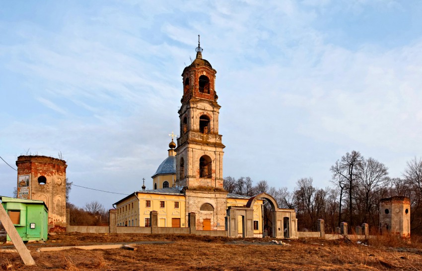 Церковь Троицы Живоначальной, Троицкое-Лобаново (Ступинский городской округ, Московская область). фасады