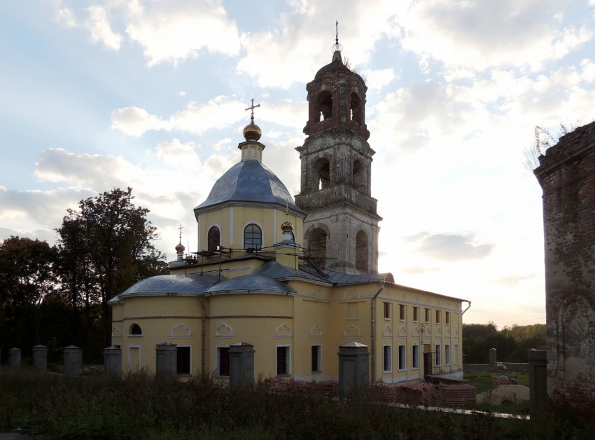 Церковь Троицы Живоначальной, Троицкое-Лобаново (Ступинский городской округ, Московская область). фасады