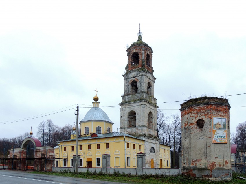 Церковь Троицы Живоначальной, Троицкое-Лобаново (Ступинский городской округ, Московская область). фасады