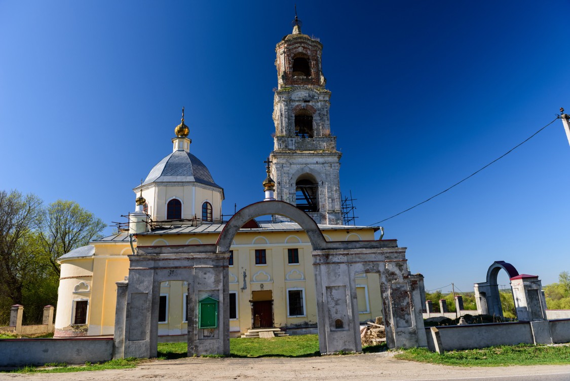 Троицкое-Лобаново. Церковь Троицы Живоначальной. фасады