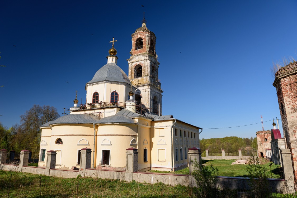 Церковь Троицы Живоначальной, Троицкое-Лобаново (Ступинский городской округ, Московская область). фасады