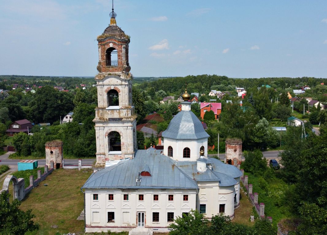 Троицкое-Лобаново. Церковь Троицы Живоначальной. фасады