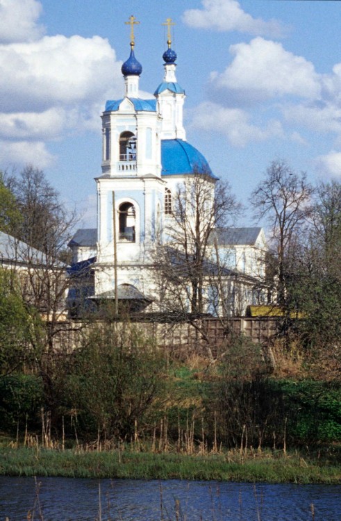 Церковь Покрова Пресвятой Богородицы, Перхушково (Одинцовский городской округ и ЗАТО Власиха, Краснознаменск, Московская область). фасады