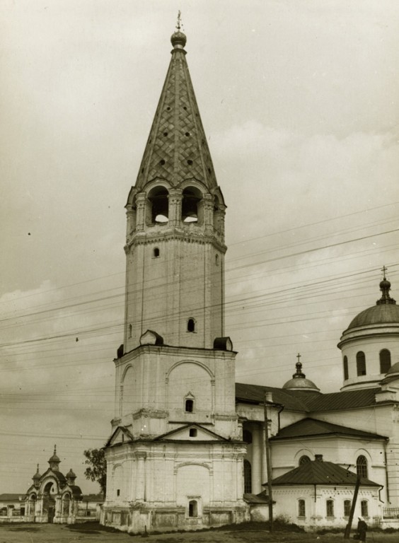 Церковь Смоленской иконы Божией Матери, Выездное (Арзамасский район и г. Арзамас, Нижегородская область). архивная фотография, Фото 1950-х гг.