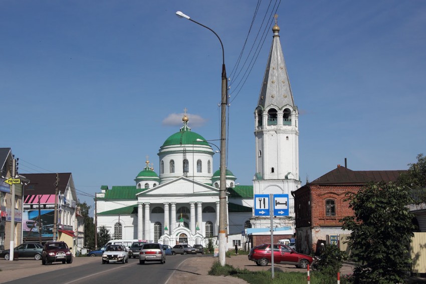 Церковь Смоленской иконы Божией Матери, Выездное (Арзамасский район и г. Арзамас, Нижегородская область). общий вид в ландшафте