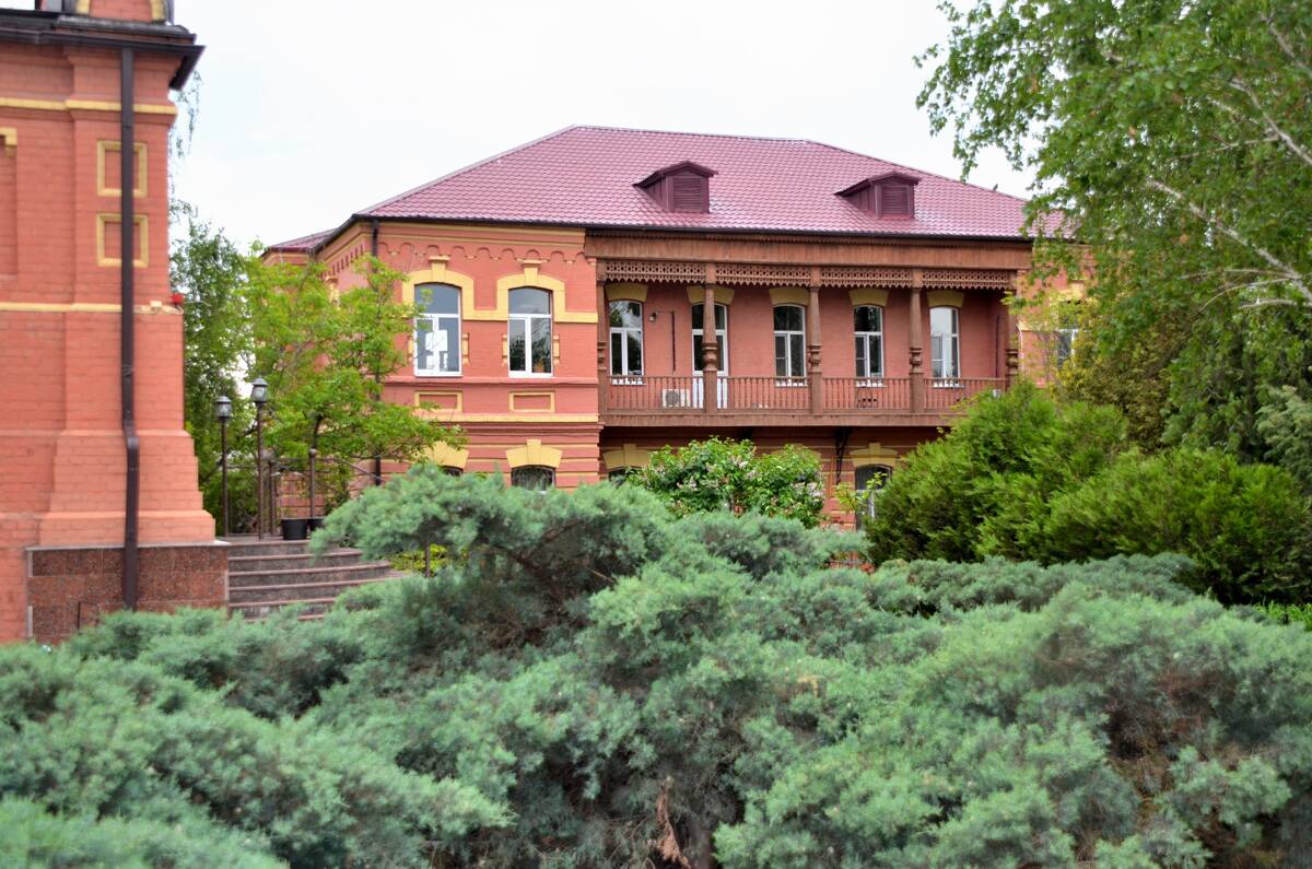 Иоанно-Предтеченский мужской монастырь, Астрахань (Астрахань, город, Астраханская область). дополнительная информация, Настоятельский корпус