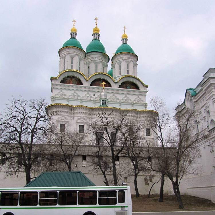 Астрахань. Кремль. Кафедральный собор Успения Пресвятой Богородицы с Пречистенской надвратной колокольней. архитектурные детали, восточный фасад