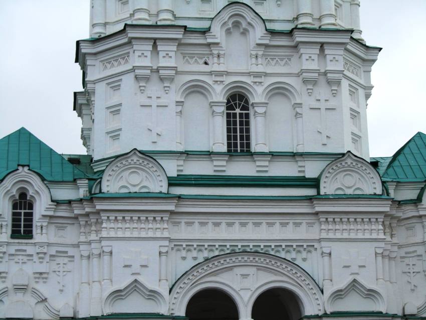 Кремль. Кафедральный собор Успения Пресвятой Богородицы, Астрахань (Астрахань, город, Астраханская область). архитектурные детали, Фрагмент декора западного фасада колокольни