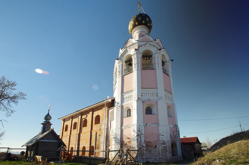 Каменный, остров. Спасо-Каменный Преображенский монастырь. фасады