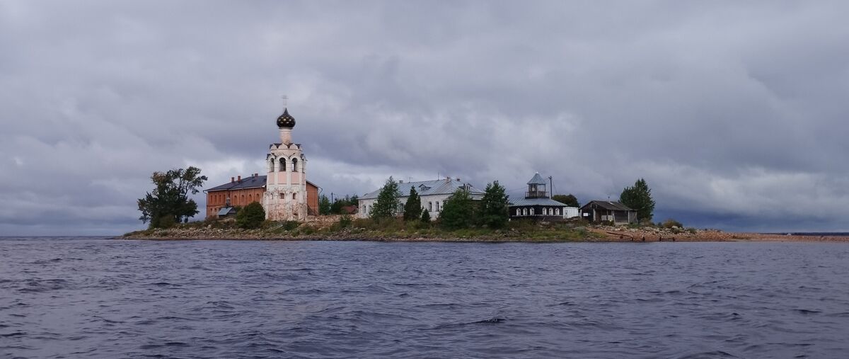 Спасо-Каменный Преображенский монастырь, Каменный, остров (Усть-Кубинский район, Вологодская область). общий вид в ландшафте