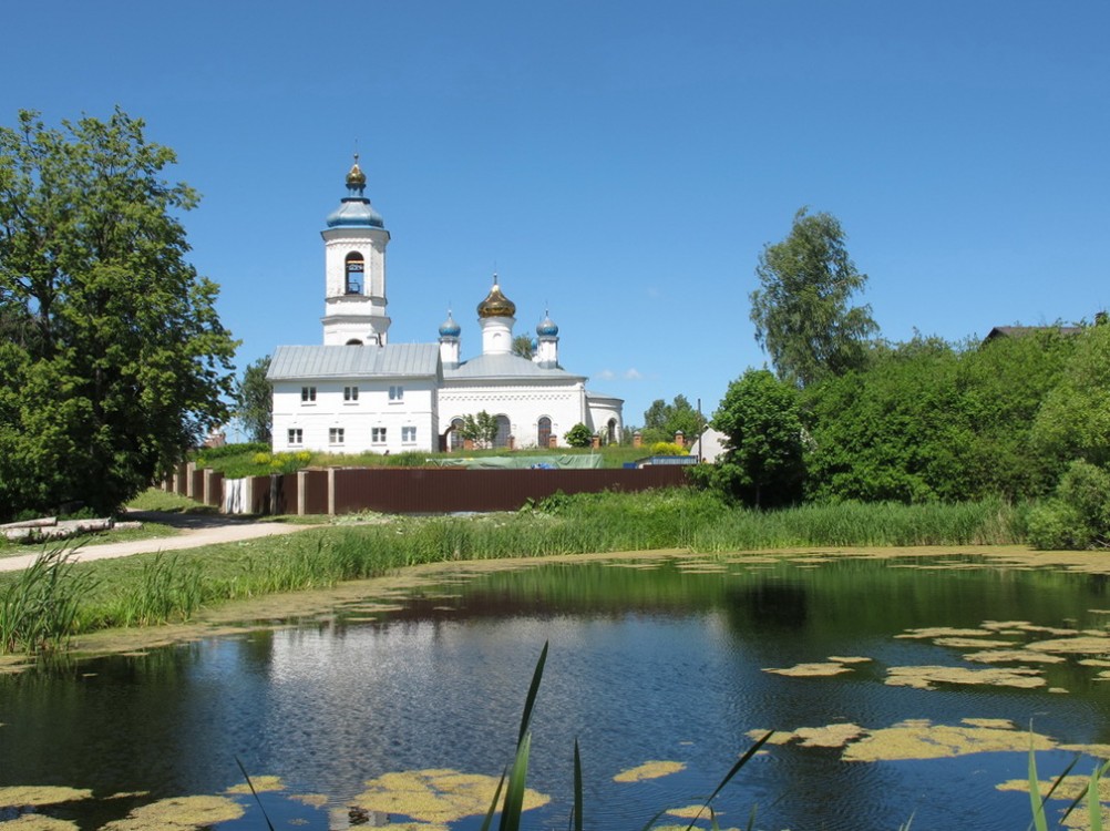 Церковь Рождества Пресвятой Богородицы, Подчерково (Дмитровский городской округ, Московская область). общий вид в ландшафте, Рождественская церковь в Подчерково.Общий вид с южной стороны.