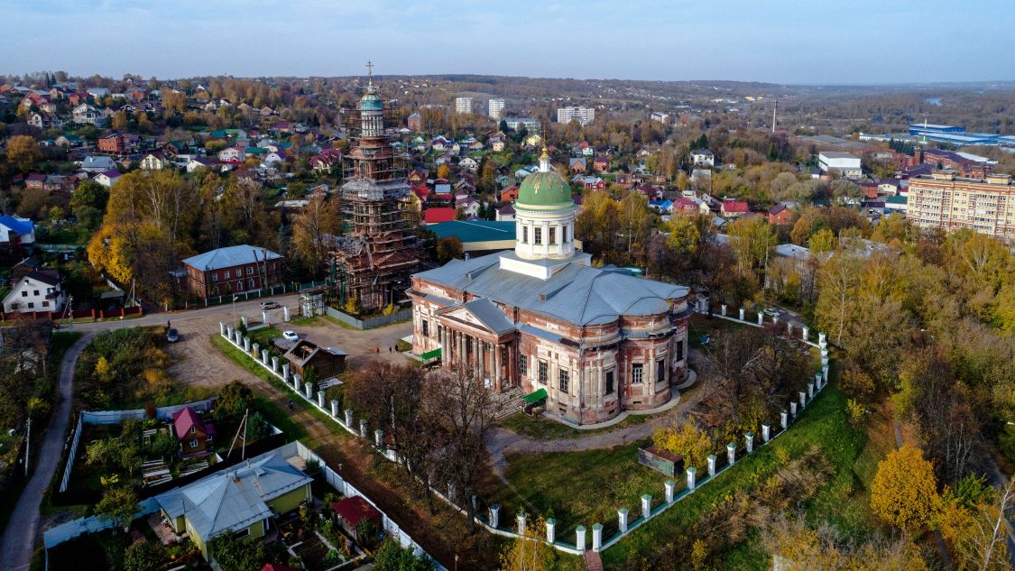 Собор Троицы Живоначальной, Яхрома (Дмитровский городской округ, Московская область). общий вид в ландшафте