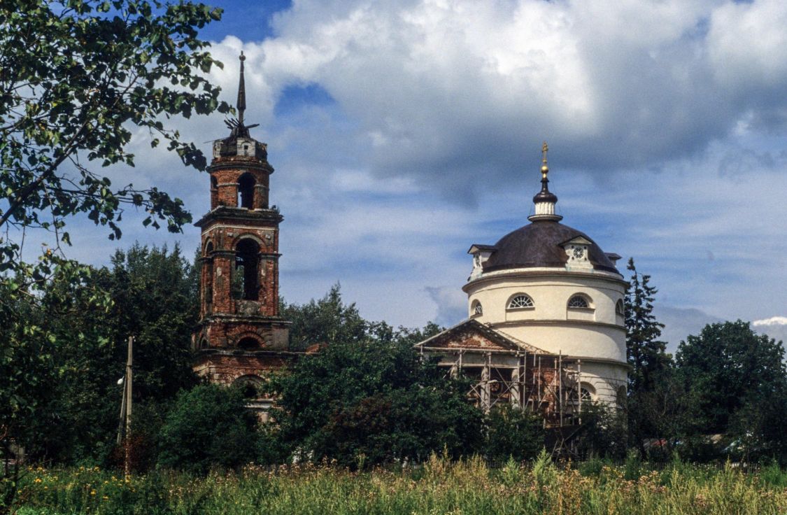 Яхрома (Андреевское). Церковь Покрова Пресвятой Богородицы. фасады