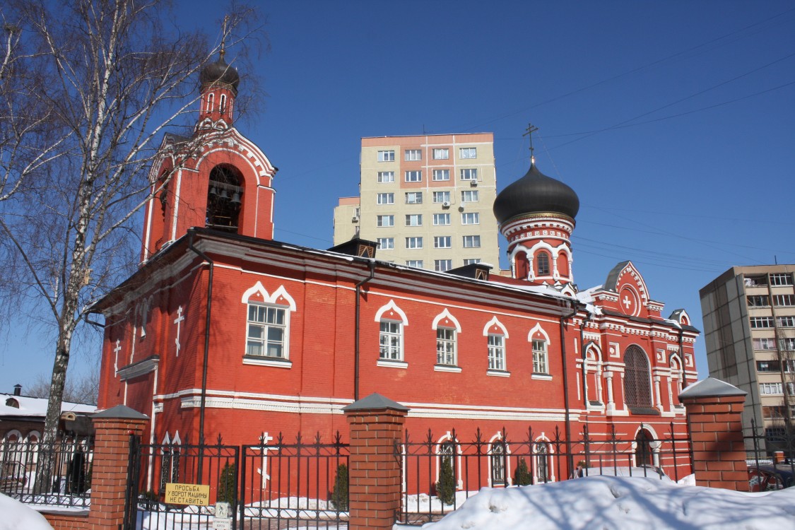 Красногорск. Церковь Успения Пресвятой Богородицы в Черневе. общий вид в ландшафте