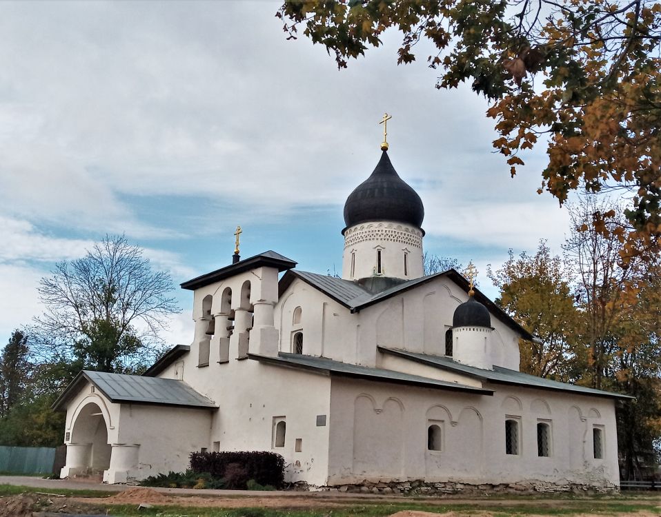 Псков. Церковь Воскресения Христова со Стадища. фасады