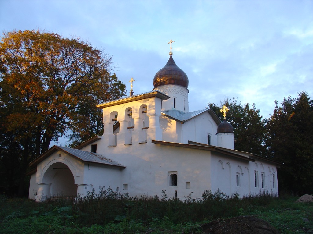 Псков. Церковь Воскресения Христова со Стадища. фасады
