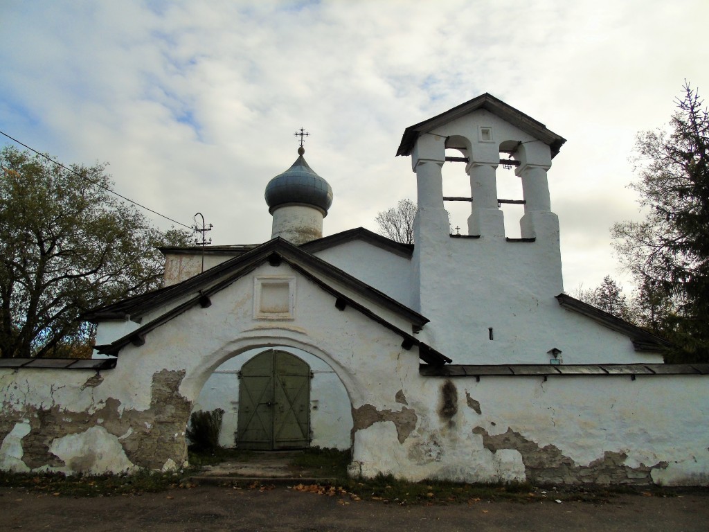 Псков. Церковь Спаса Нерукотворного Образа с Жабьей Лавицы. фасады