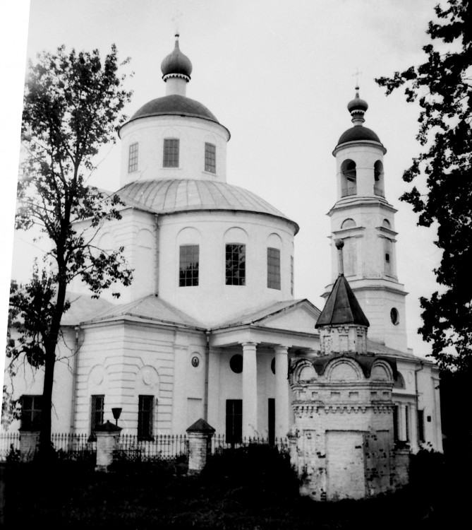 Спирово. Церковь Введения во Храм Пресвятой Богородицы. фасады