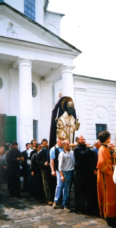 Церковь Введения во Храм Пресвятой Богородицы, Спирово (Волоколамский городской округ, Московская область). документальные фотографии, Ежегодный крестный ход с чудотворной иконой свт. Николая Можайского в Иосифо-Волоцкий монастырь в 6-е воскресенье после Пасхи.