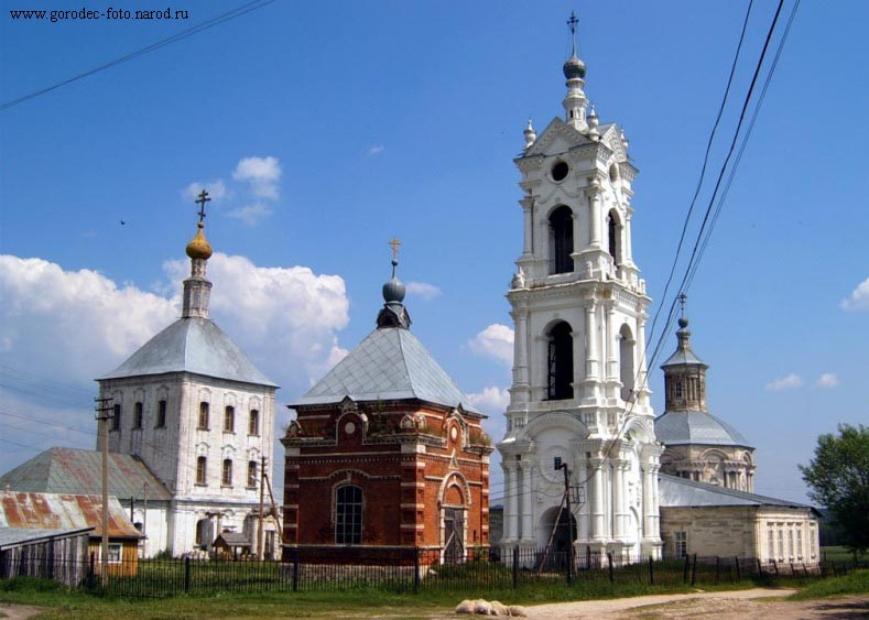 Погост. Храмовый комплекс. Церкви Николая Чудотворца и Спаса Преображения. общий вид в ландшафте, Подробнее на www.gorodec-foto.narod.ru