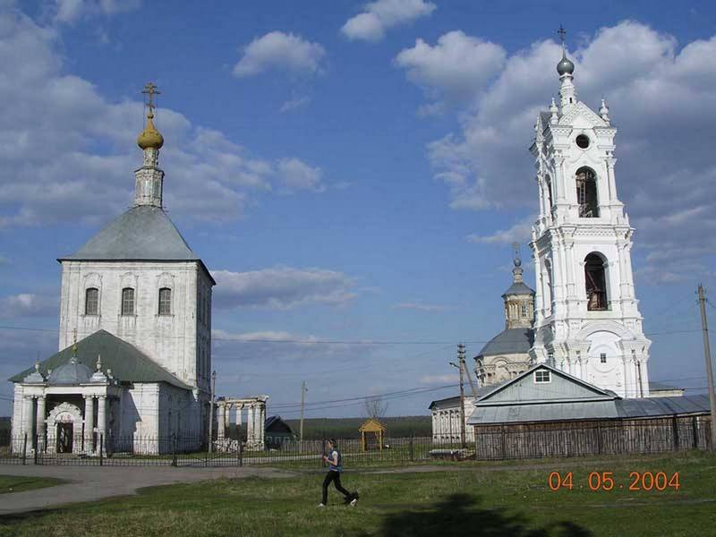 Погост. Храмовый комплекс. Церкви Николая Чудотворца и Спаса Преображения. общий вид в ландшафте