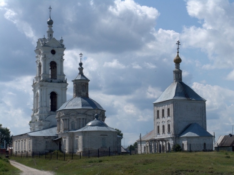 Погост. Храмовый комплекс. Церкви Николая Чудотворца и Спаса Преображения. общий вид в ландшафте