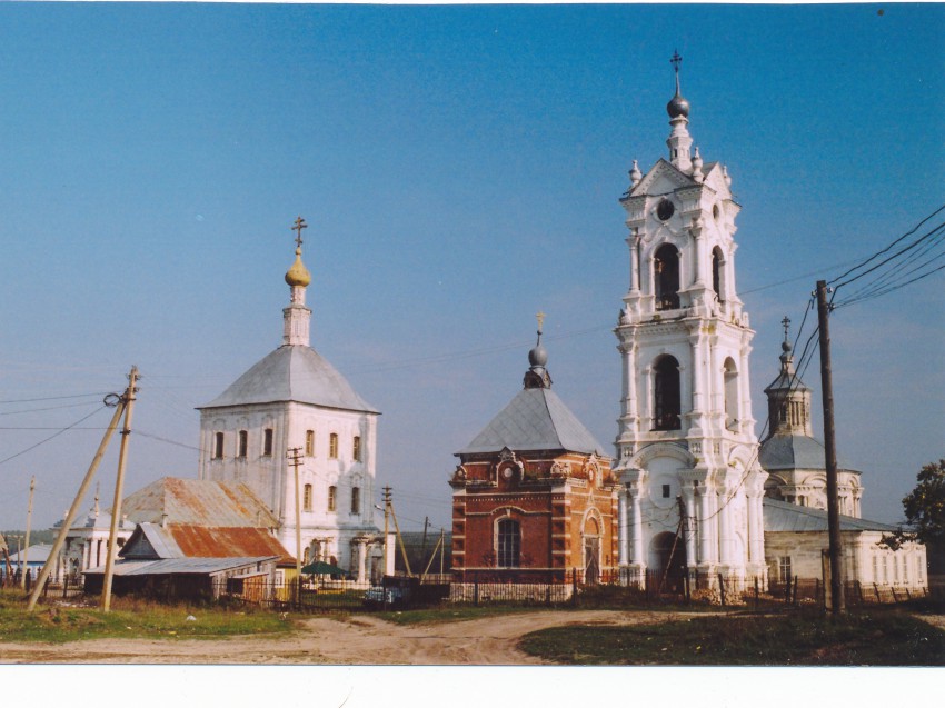 Погост. Храмовый комплекс. Церкви Николая Чудотворца и Спаса Преображения. общий вид в ландшафте