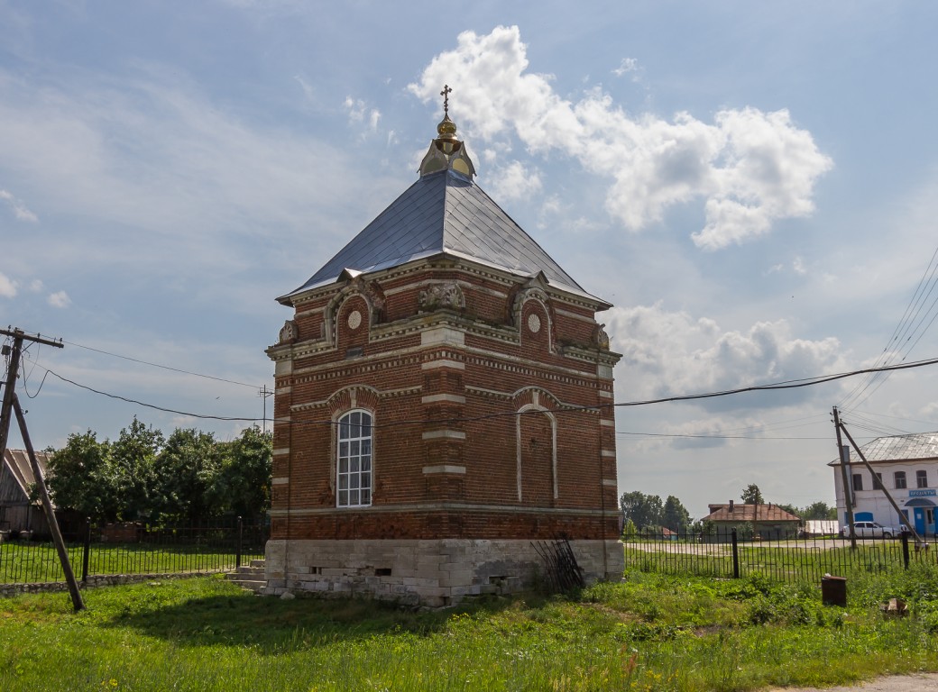 Погост. Храмовый комплекс. Церкви Николая Чудотворца и Спаса Преображения. фасады