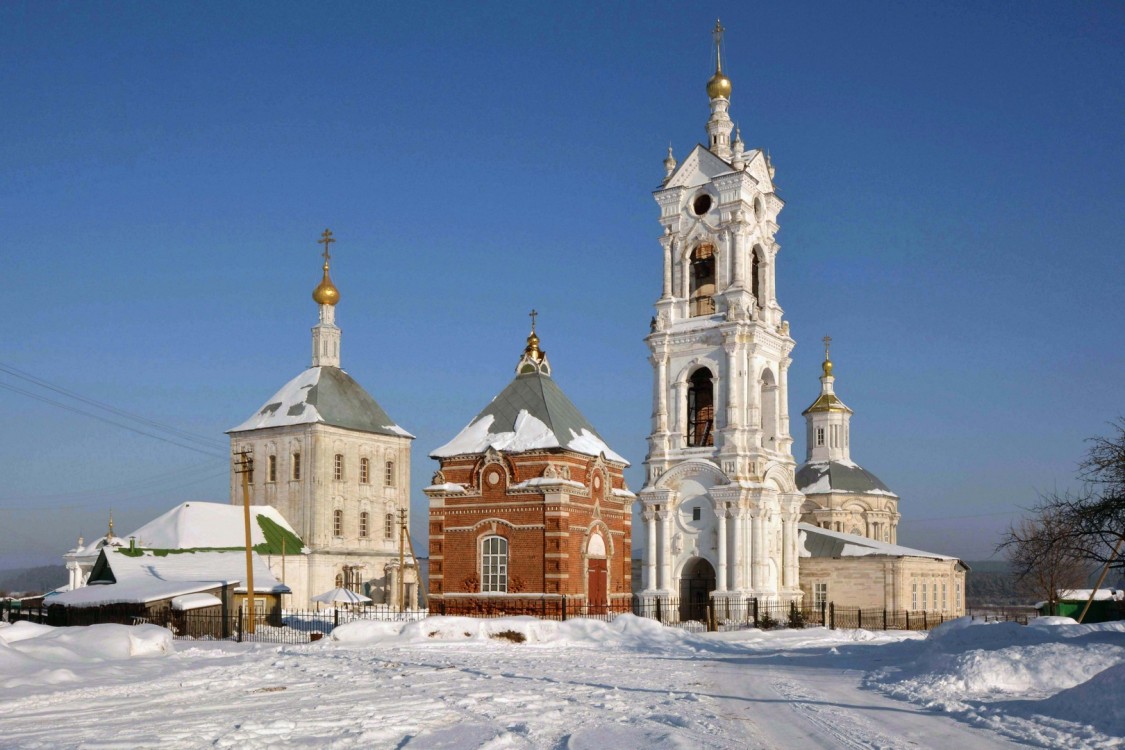 Погост. Храмовый комплекс. Церкви Николая Чудотворца и Спаса Преображения. общий вид в ландшафте, Вид с юго-запада