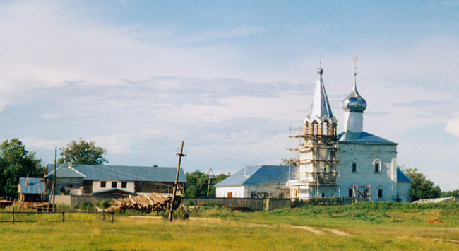 Красная Грива, урочище. Знаменский женский монастырь. общий вид в ландшафте