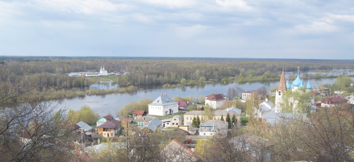 Знаменский женский монастырь, Красная Грива, урочище (Гороховецкий район, Владимирская область). дополнительная информация, территория монастыря (за рекой ) с высокого берега Гороховца